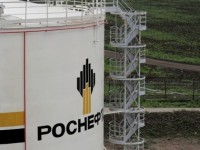 Rosneft to Buy 49% Stake in Essar Oil for $8 Billion