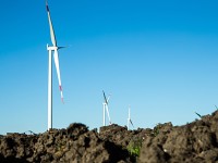 Das Windprojekt "Hornsdale" entsteht im australischen Capital Territory (ACT) aus 32 direkt angetriebenen Windturbinen vom Typ Siemens SWT-3.2-113.

The Hornsdale wind project, located in the Australian Capital Territory (ACT), will consist of 32 Siemens SWT-3.2-113 direct drive wind turbines.