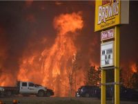 Fort McMurray Residents Flee in the Largest Fire Evacuation in Alberta’s History