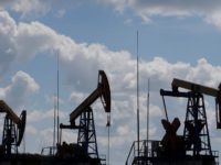 FILE PHOTO: Pump jacks are seen at the Ashalchinskoye oil field owned by Russia's oil producer Tatneft near Almetyevsk, in the Republic of Tatarstan, Russia, July 27, 2017. REUTERS/Sergei Karpukhin