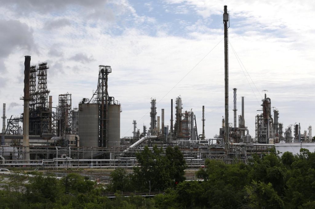 U.S. crude stockpiles jump sharply as refiners cut activity: EIA-oag360