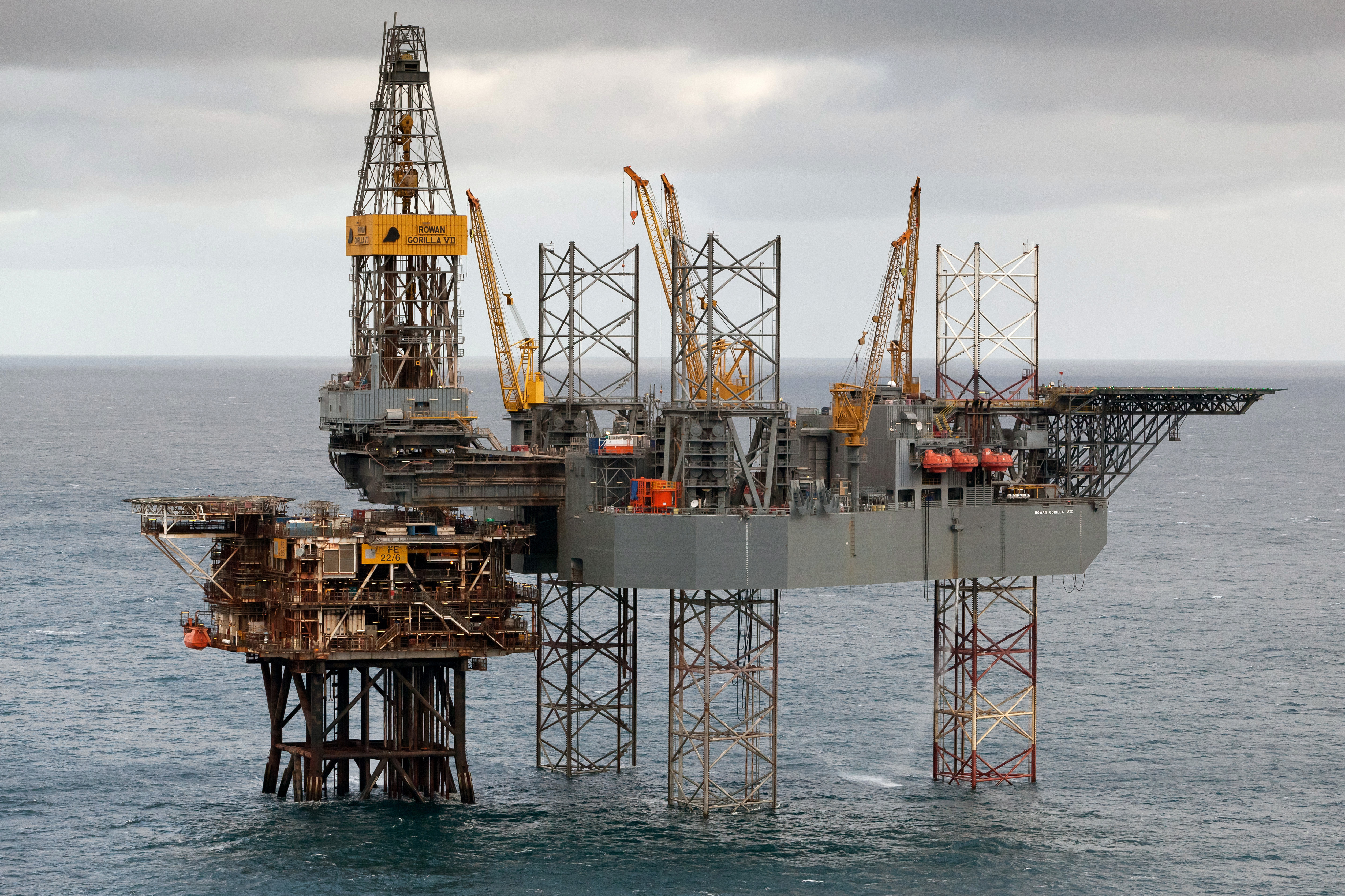 Морская буровая платформа. Нефтевышка в Северном море. Нефтяная платформа "Дропнер" 1995. Нефтяная платформа в Северном море. Нефтяная платформа Draugen.