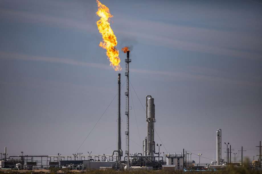 Oil falls again as U.S. supplies grow, Asia virus menaces demand-oil and gas 360
