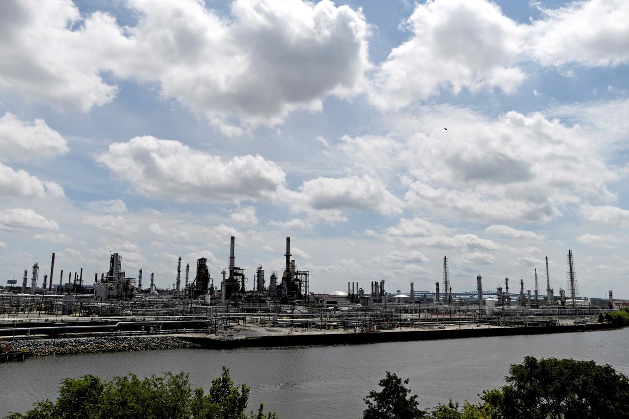 U.S. refinery sales hit the brakes, with 5% of capacity on block- oil and gas 360