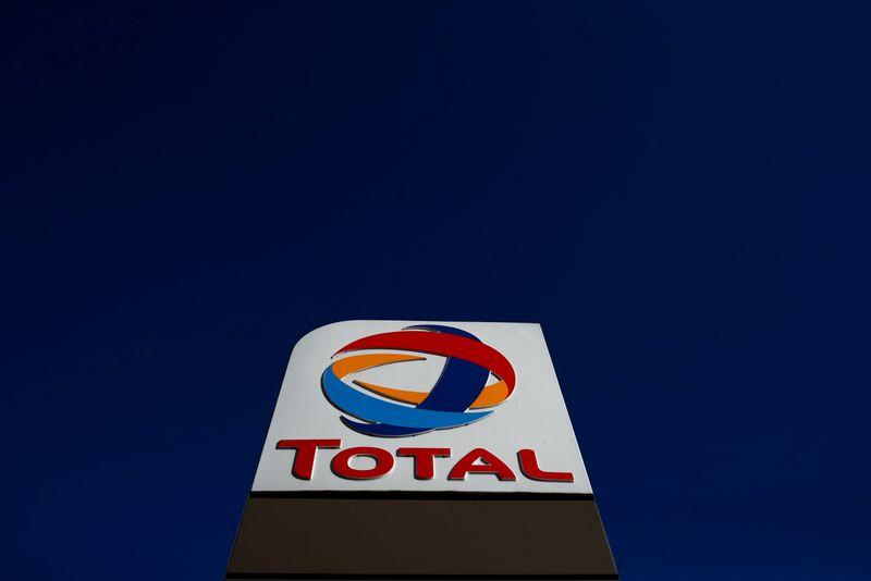 Total beats quarterly forecasts despite low oil price, raises payout