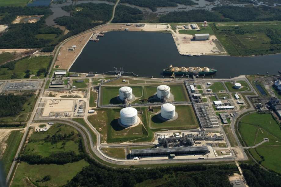 Energy Transfer to proceed with Lake Charles LNG alone after Shell exits project- oil and gas 360