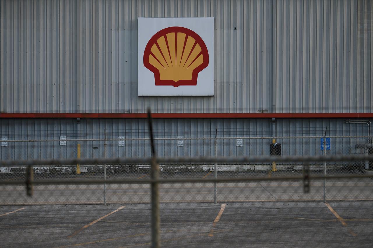 Shell cuts 2020 spending by $5 billion, suspends share buyback- oil and gas 360