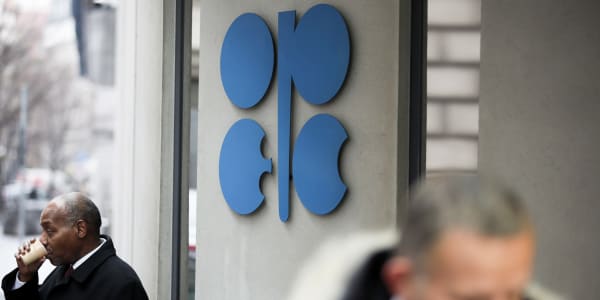 Oil drops 9%, giving back early double-digit gain as traders await OPEC cut details-oil and gas 360
