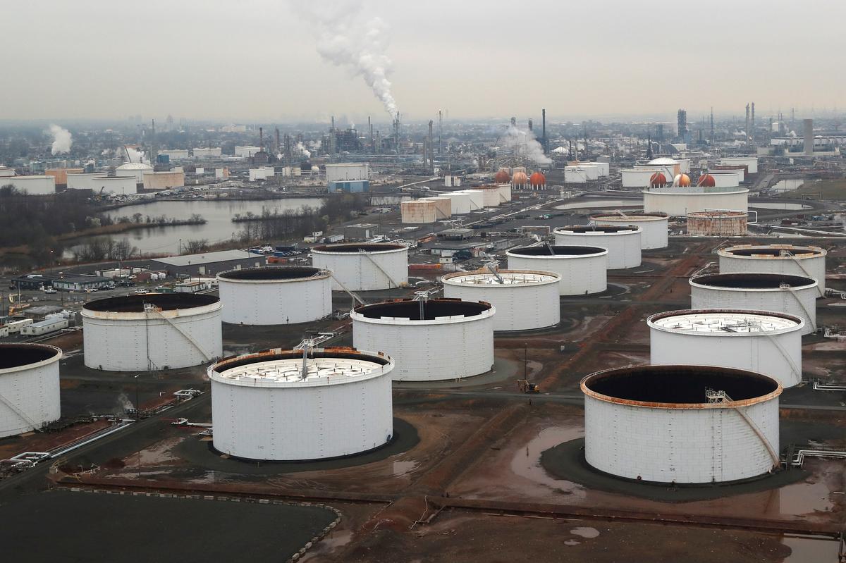 Oil falls towards $25 as oversupply fears mount with U.S. inventory rise- oil and gas 360