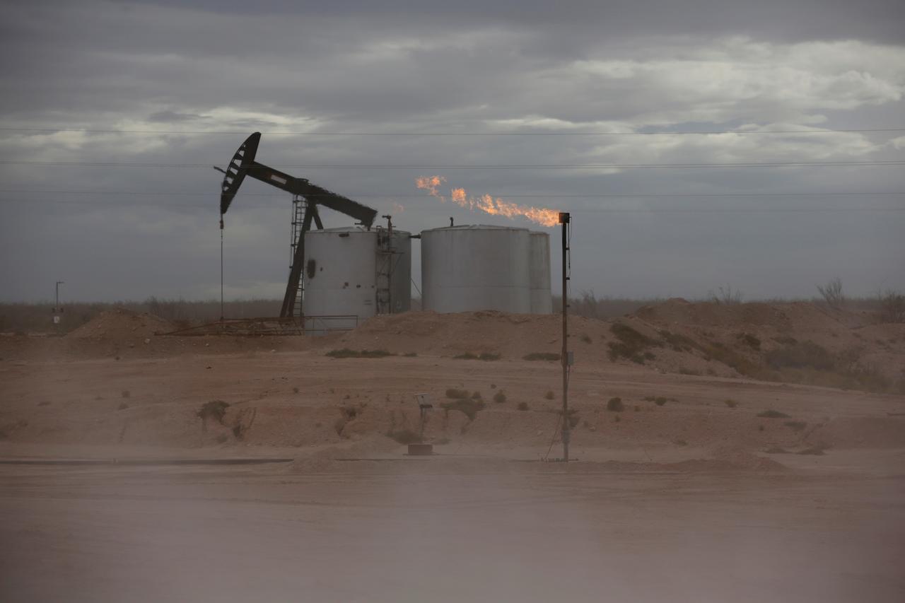 Steady oil price belies weakening physical market- oil and gas 360