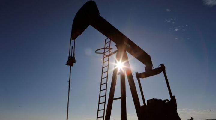 Oil edges up to $42, eyeing Libya and U.S. inventories- oil and gas 360