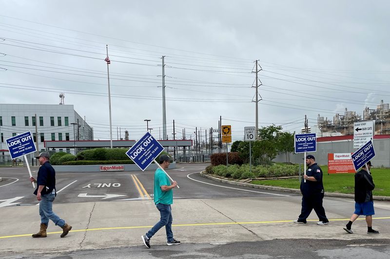 Exxon, union negotiators to meet over U.S. refinery lockout - official- oil and gas 360