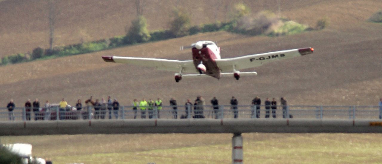 Sierra Club protests energy group’s event by conducting flyover with gas-powered airplane- oil and gas 360