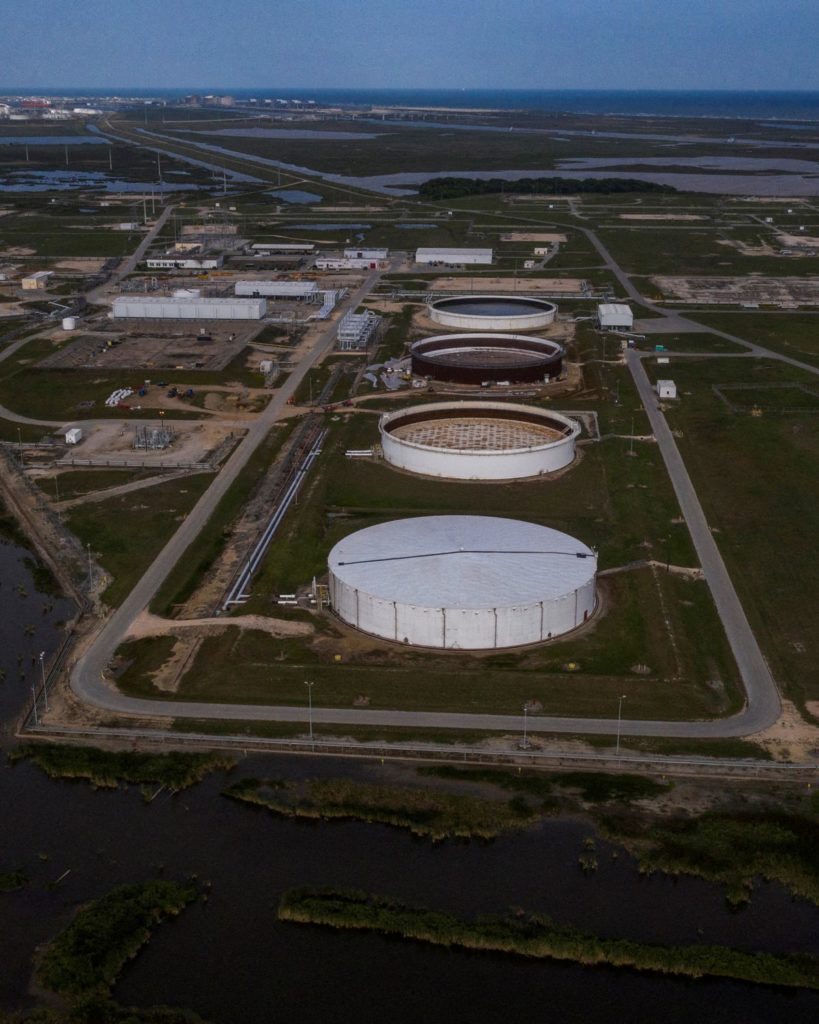 U.S. crude stockpiles fall to 2018 lows, gasoline inventories surge - EIA- oil and gas 360