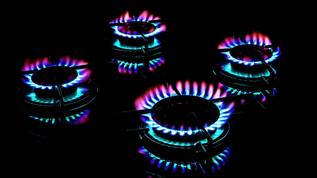 U.S. natgas futures rise on forecasts for cooler December weather- oil and gas 360