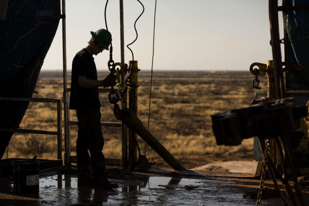 Shale patch unemployment plummets as US explorers vie for crews- oil and gas 360