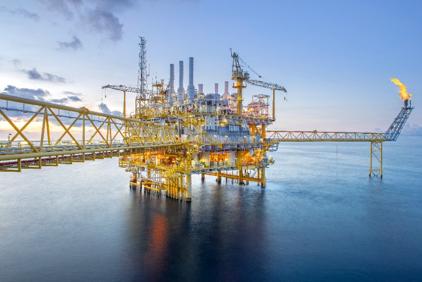 Oil closes at 2022 low, so why are oil stocks still rising? Oil & Gas 360