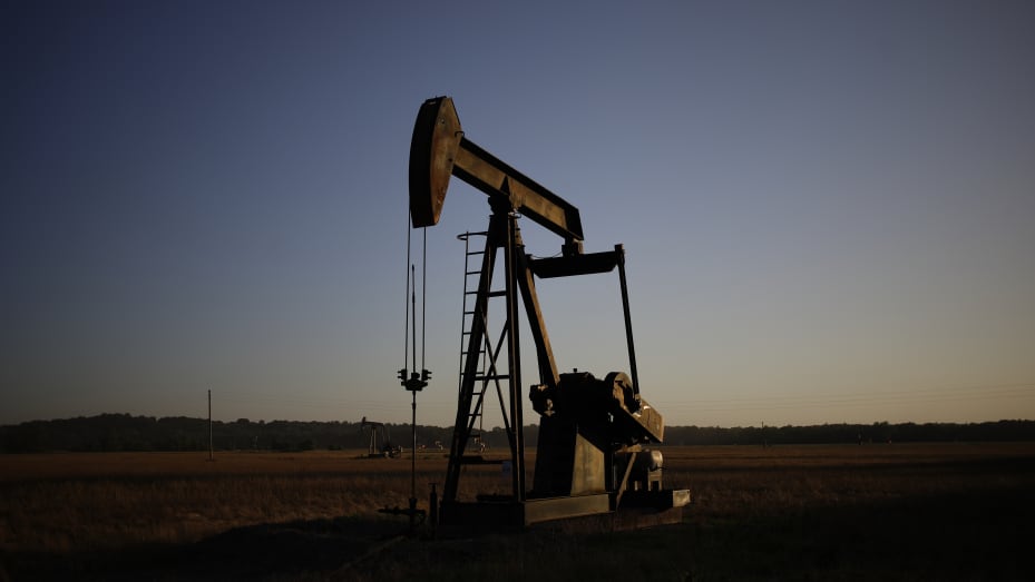 Oil falls as strong U.S. jobs data prompt interest rate concerns- oil and gas 360