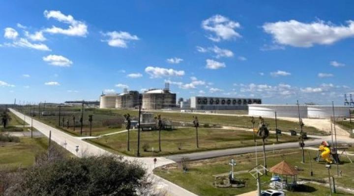 US natgas down 3% to one-week low on record output, rise in Canada exports- oil and gas 360