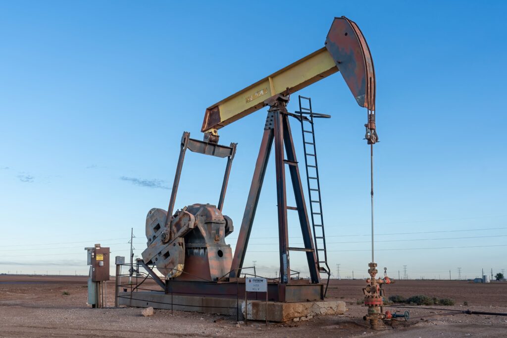 Oil pares gains as rate hike fears offset US inventory drop- oil and gas 360