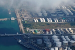 Oil drops 1% as market frets about risk of US rate hike- oil and gas 360