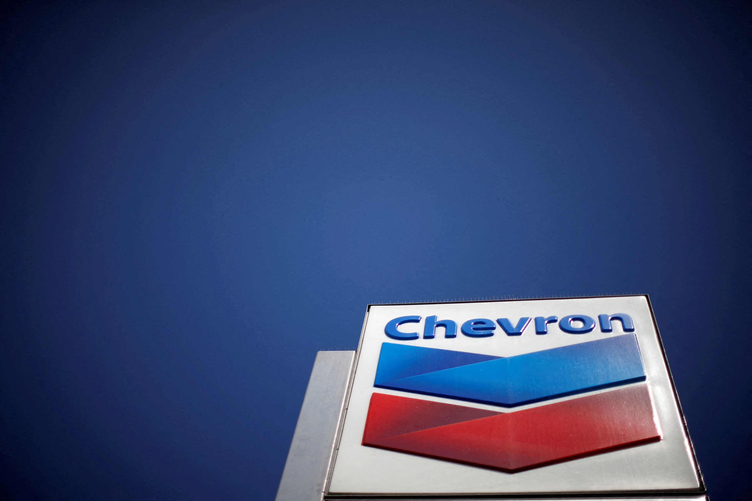 Chevron to promote Venezuelan oil chief to run Latin American operations following sanctions relief - Vimarsana News