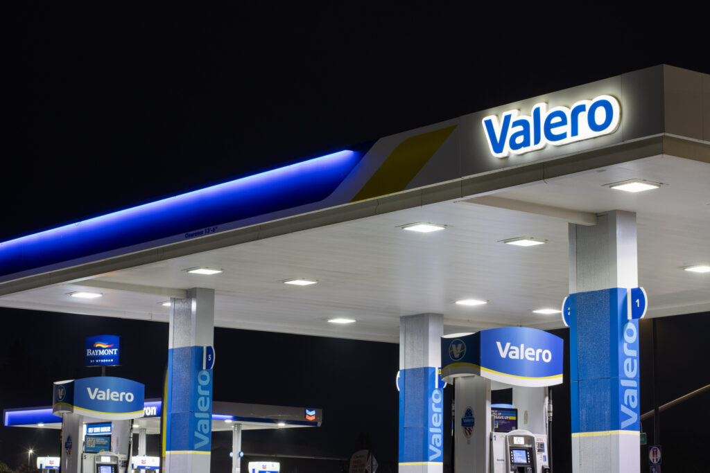 Valero shuts Texas refinery after explosion rocks diesel unit, sources say- oil and gas 360