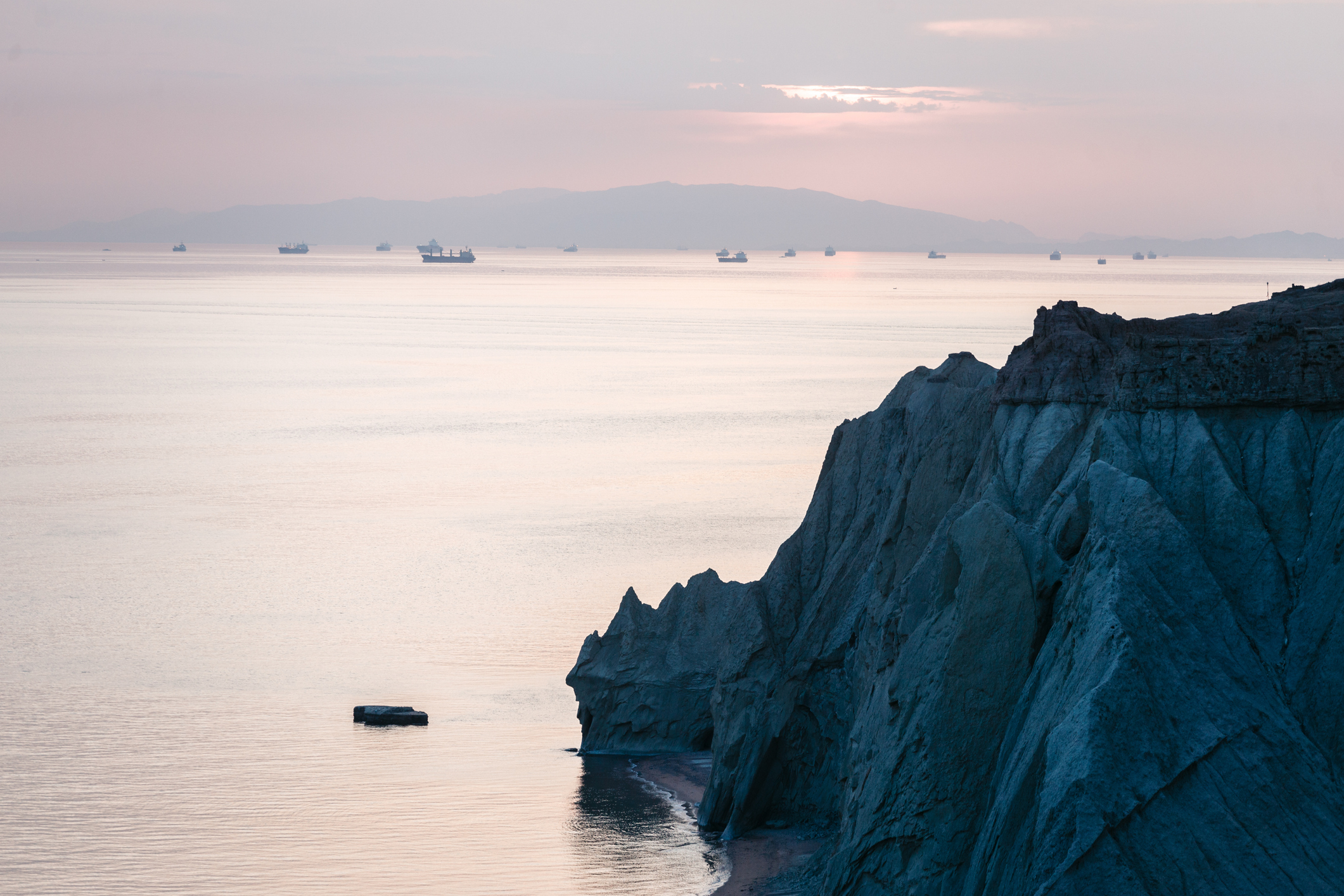 Commodity vessel transits through Strait of Hormuz hit three-month low, data shows- oil and gas 360